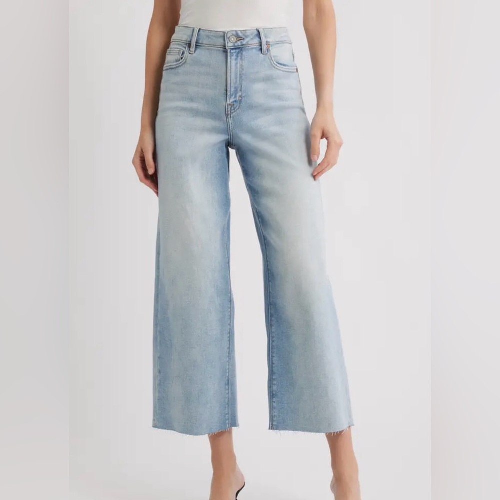 Hidden Clean Crop Wide Leg Light Wash Jeans